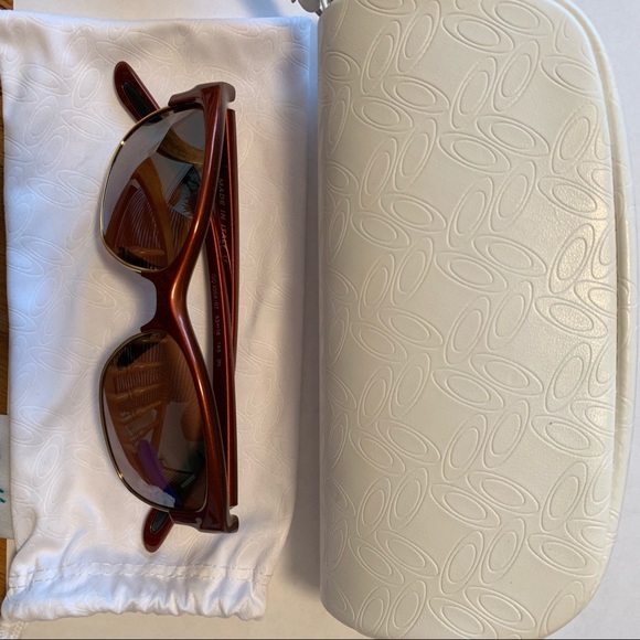 NWOT Oakley Sunglasses with Bag and Case 🕶 - Picture 5 of 7